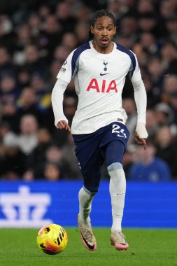 Tottenham Hotspur 'dan Djed Spence Premier Lig karşılaşmasında Tottenham Hotspur' a karşı Tottenham Hotspur Stadyumu, Londra, 6 Aralık 2025 