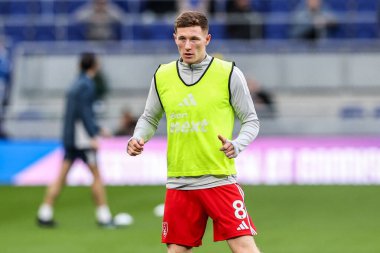 Nottingham Ormanı 'ndan Elliot Anderson Premier Lig maçı sırasında İngiltere' nin Liverpool şehrindeki Hill Dickinson Stadyumu 'nda Everton - Nottingham Forest maçında ısınma turunda. 