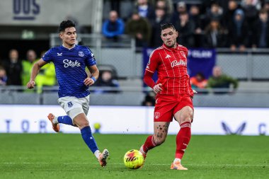 Nottingham Ormanı 'ndan Morato Premier Lig maçında topu geçti. Everton, Nottingham Ormanı' na karşı Hill Dickinson Stadyumu, Liverpool, 6 Aralık 2025 