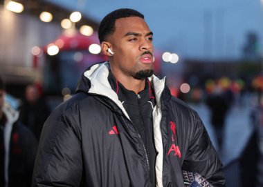 Liverpool 'dan İbrahima Konate, İngiltere' nin Leeds Road, Leeds, 6 Aralık 2025 'te oynanan Premier League karşılaşması öncesinde geldi. 