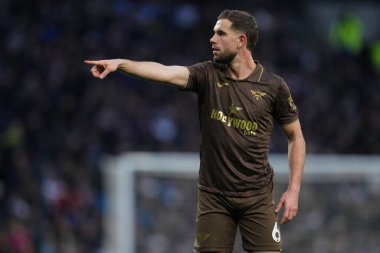 Brentford 'dan Jordan Henderson Premier Lig maçı sırasında Tottenham Hotspur Brentford' a karşı Tottenham Hotspur Stadyumu, Londra, 6 Aralık 2025 