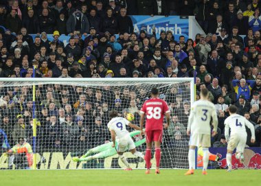 Leeds United takımından Dominic Calvert-Lewin, Premier Lig maçında Leeds United 'a karşı Liverpool maçında 6 Aralık 2025' te Leeds, İngiltere 'deki Elland Road' da 1-2 berabere kalma cezası aldı. 