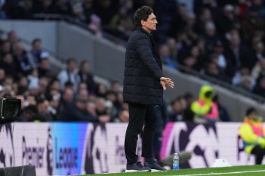 Keith Andrews Premier Lig karşılaşmasında Brentford 'un teknik direktörü Tottenham Hotspur, Brentford' a karşı Tottenham Hotspur Stadyumu, Londra, 6 Aralık 2025 