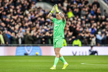 Everton kalecisi Jordan Pickford, Premier League maçında Everton - Nottingham Forest maçı sırasında İngiltere 'nin Liverpool şehrinde oynanan Liverpool Stadyumu' nda Kiernan Dewsbury-Hall 'dan ilk golünü attı. 