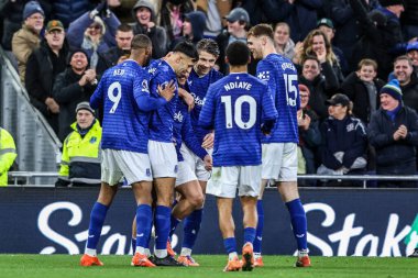 Everton 'dan Kiernan Dewsbury-Hall, Premier League maçında Everton-Nottingham Forest maçında 6 Aralık 2025' te Liverpool, Liverpool 'daki Hill Dickinson Stadyumu' nda 3-0 'lık galibiyetini kutluyor. 