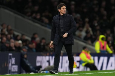 Keith Andrews Premier Lig karşılaşmasında Brentford 'un teknik direktörü Tottenham Hotspur, Brentford' a karşı Tottenham Hotspur Stadyumu, Londra, 6 Aralık 2025 