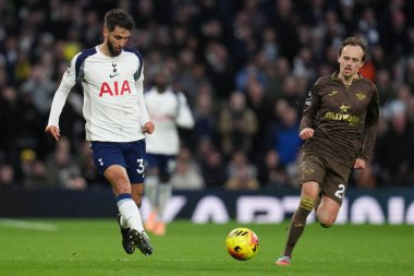 Tottenham Hotspur takımından Rodrigo Bentancur, Premier Lig maçında Tottenham Hotspur 'a karşı Brentford maçında 6 Aralık 2025' te Tottenham Hotspur Stadyumu 'nda pas attı. 