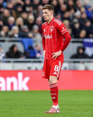 Premier Lig maçı sırasında Nottingham Ormanı 'ndan Elliot Anderson İngiltere' nin Liverpool şehrinde bulunan Hill Dickinson Stadyumu 'nda Everton - Nottingham Forest maçında 