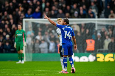 Leicester City 'den Bobby Decordova-Reid, Sky Bet Şampiyonası' nda oynanan maçın bitimine 2-0 kala Leicester City maçında orta dairede bir jest yapıyor. 