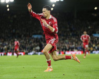 Liverpool 'dan Hugo Ekitike, Premier League maçı Leeds United ile Liverpool maçında 6 Aralık 2025' te Leeds, İngiltere 'deki Elland Road' da 0-2 'lik galibiyetini kutluyor. 