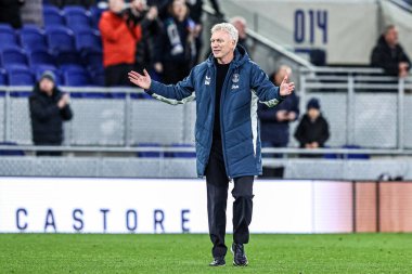 Everton takımının teknik direktörü David Moyes, İngiltere 'nin Liverpool şehrindeki Hill Dickinson Stadyumu' nda oynanan Premier League maçında kazandığı galibiyeti kutluyor. 