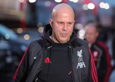  Liverpool 'un Arne Slot teknik direktörü, Leeds United ile Liverpool arasındaki Premier Lig karşılaşması öncesinde 6 Aralık 2025' te Leeds Road, Leeds, İngiltere 'ye geldi. 