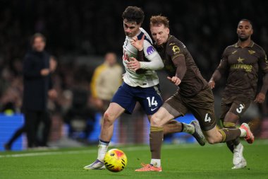 Archie Gray of Tottenham Hotspur and Sepp van den Berg of Brentford during the Premier League match Tottenham Hotspur vs Brentford at Tottenham Hotspur Stadium, London, United Kingdom, 6th December 2025 
