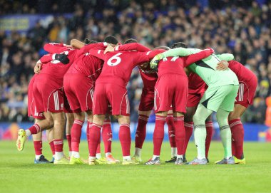 Liverpool takımı, 6 Aralık 2025 'te İngiltere' de Leeds Road 'da Liverpool' a karşı oynanan Premier League maçında bir araya geldi. 