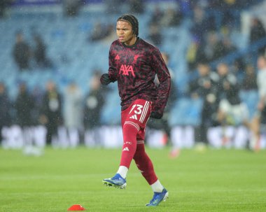 Liverpool 'dan Rio Ngumoha Premier Lig maçında Leeds United Liverpool' a karşı 6 Aralık 202 'de Leeds, İngiltere' de oynanan maç öncesi ısınma maçında