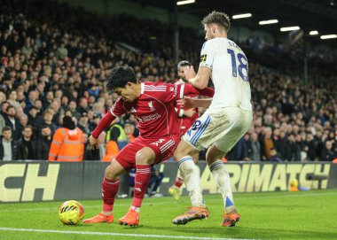 Liverpool 'dan Wataru Endo, Leeds United takımının 6 Aralık 2025' te Elland Road, Leeds, İngiltere 'de oynanan Premier League karşılaşmasında Leeds United ile Liverpool maçını durdurdu. 