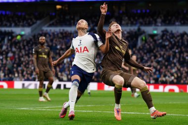 Tottenham Hotspur 'dan Richarlison ve Brentford' dan Sepp van den Berg Premier Lig karşılaşmasında Tottenham Hotspur Brentford 'a karşı Tottenham Hotspur Stadyumu, Londra, 6 Aralık 2025 