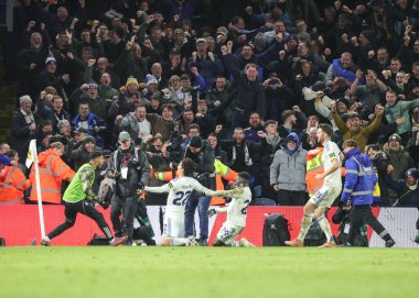 Liverpool 'dan Hugo Ekitike, Premier League maçı Leeds United-Liverpool maçında 6 Aralık 2025' te Leeds, İngiltere 'deki Elland Road' da 3-3 'lük galibiyetini kutluyor. 