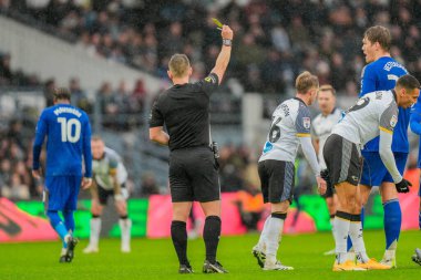 Derby County 'den Liam Thompson, 6 Aralık 2025' te İngiltere 'nin Pride Park Stadyumu' nda oynanan Gökyüzü İddia Şampiyonası maçında Derby County - Leicester City maçında sarı kart gösterildi. 
