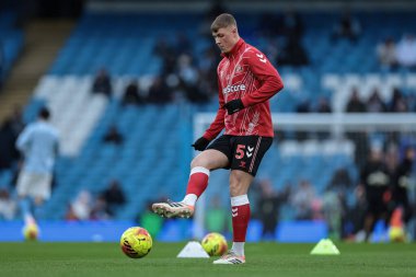 Sunderland 'dan Daniel Ballard Premier League maçı sırasında Manchester City ile Sunderland maçında 6 Aralık 2025' te Etihad Stadyumu 'nda ısındı. 