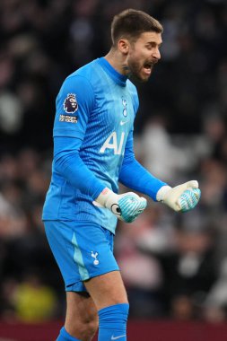 Tottenham Hotspur 'dan Guglielmo Vicario, Premier League maçında Tottenham Hotspur ile Brentford arasında oynanan Tottenham Hotspur Stadyumu' nda 6 Aralık 2025 'te golü kutluyor. 