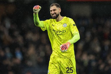Manchester City goalkeeper Gianluigi Donnarumma celebrates the win during the Premier League match Manchester City vs Sunderland at Etihad Stadium, Manchester, United Kingdom, 6th December 2025 