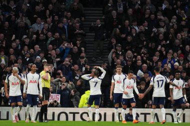 Tottenham Hotspur 'dan Xavi Simons, Premier League maçında Tottenham Hotspur ile Brentford arasında oynanan Tottenham Hotspur Stadyumu' nda 6 Aralık 2025 'te golü kutluyor. 