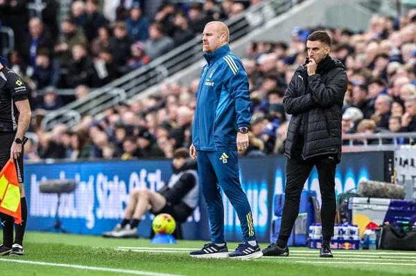 Sean Dyche Premier League maçı sırasında İngiltere 'nin Liverpool şehrinde bulunan Hill Dickinson Stadyumu' nda Everton ve Nottingham Forest maçının teknik direktörü. 