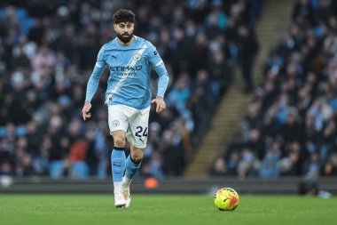 Manchester City 'den Josko Gvardiol Premier Lig maçında topu Manchester City ile Sunderland' a karşı Etihad Stadyumu, Manchester, İngiltere, 6 Aralık 2025 