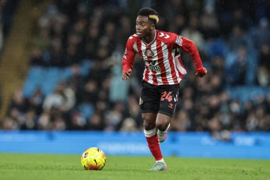 Sunderland 'dan Simon Adingra Premier League maçında topla birlikte Manchester City ile Sunderland maçında Etihad Stadyumu, Manchester, İngiltere, 6 Aralık 2025 