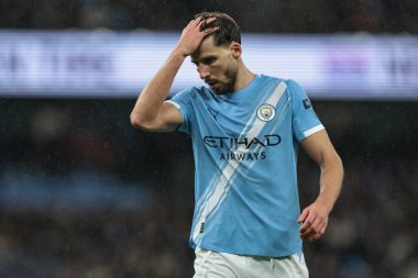 Manchester City 'den Ruben Dias, 6 Aralık 2025' te Etihad Stadyumu 'nda Manchester City ile Sunderland arasındaki Premier League maçında alnını sildi. 