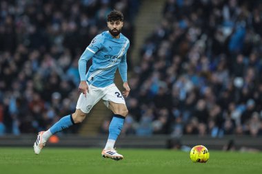 Manchester City 'den Josko Gvardiol Premier Lig maçında topu Manchester City ile Sunderland' a karşı Etihad Stadyumu, Manchester, İngiltere, 6 Aralık 2025 