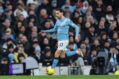 Bernardo Silva of Manchester City breaks with the ball during the Premier League match Manchester City vs Sunderland at Etihad Stadium, Manchester, United Kingdom, 6th December 2025 