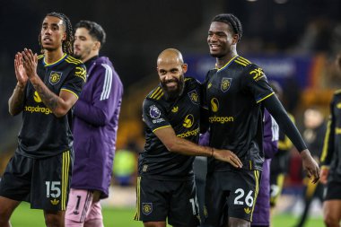 Manchester Untie 'den Bryan Mbeumo, Premier League maçında Manchester United' a karşı Molineux, Wolverhampton, Birleşik Krallık, 8 Aralık 2025 'te oynanan Premier League maçında kazananı Manchester United ile kutluyor. 