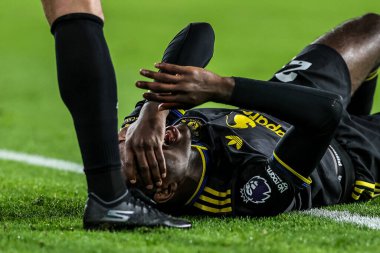 Manchester United 'ın Ayden Cenneti Premier Lig karşılaşmasında Wolverhampton Wanderers, Manchester United' a karşı Molineux, Wolverhampton, İngiltere, 8 Aralık 2025 'te sakatlandı. 