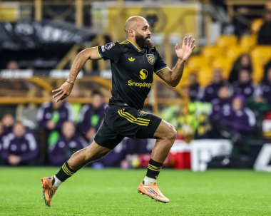 Manchester Unbeumo 'dan Bryan Mbeumo Premier League maçında Wolverhampton Wanderers, Manchester United' a karşı Molineux, Wolverhampton, Birleşik Krallık 'ta 8 Aralık 2025 tarihinde oynanan karşılaşmada topa doğru koşuyor. 