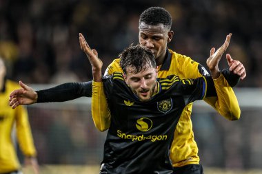 Wolverhampton Wanderers takımından Yerson Mosquera ve Manchester Untie Mount Premier League maçında Wolverhampton Wanderers, Manchester United ile Molineux, Wolverhampton, Birleşik Krallık 'ta 8 Aralık 2025' te karşı karşıya geldiler. 