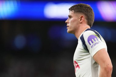 Tottenham Hotspur 'dan Micky van de Ven UEFA Şampiyonlar Ligi Maçı sırasında Tottenham Hotspur, Slavia Prag' a karşı Tottenham Hotspur Stadyumu, Londra, Birleşik Krallık, 9 Aralık 2025 