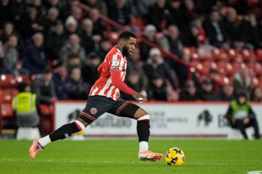 Sheffield United takımından Japhet Tanganga, 9 Aralık 2025 'te Bramall Lane, Sheffield, İngiltere' de oynanan Sheffield United Norwich City maçında topu geçmeye hazırlanıyor. 