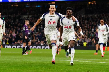 Tottenham Hotspur 'dan Muhammed Kudus ve Tottenham Hotspur' dan Richarlison, 9 Aralık 2025 'te Tottenham Hotspur Stadyumu' nda oynanan ve Tottenham Hotspur 'un Slavia Prag' a karşı oynadığı 6. 