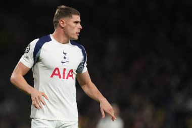Tottenham Hotspur 'dan Micky van de Ven UEFA Şampiyonlar Ligi Maçı sırasında Tottenham Hotspur, Slavia Prag' a karşı Tottenham Hotspur Stadyumu, Londra, Birleşik Krallık, 9 Aralık 2025 