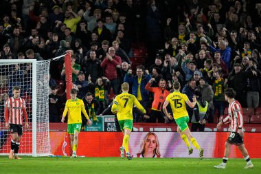 Norwich City 'den Norwich City oyuncuları Pelle Mattsson ve Norwich City' den Ruairi McConville, Djibril Soumare 'nin kendi golünü atmasını ve Norwich City' ye karşı oynanan Gökyüzü İddia Şampiyonası maçında Norwich United 'ın 1-1 kazanmasını kutladı. 
