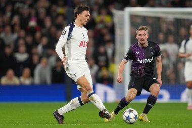 Tottenham Hotspur 'dan Joao Palhinha UEFA Şampiyonlar Ligi Maçı sırasında Tottenham Hotspur, Slavia Prag' a karşı Tottenham Hotspur Stadyumu, Londra, İngiltere, 9 Aralık 2025 