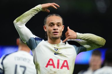 Tottenham Hotspur 'dan Xavi Simons, 9 Aralık 2025' te Tottenham Hotspur, Londra 'daki Tottenham Hotspur Stadyumu' nda oynanan 8 Tottenham Hotspur maçında 3-0 'lık galibiyet golünü kutluyor. 