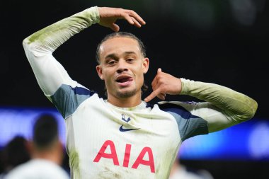 Tottenham Hotspur 'dan Xavi Simons, 9 Aralık 2025' te Tottenham Hotspur, Londra 'daki Tottenham Hotspur Stadyumu' nda oynanan 8 Tottenham Hotspur maçında 3-0 'lık galibiyet golünü kutluyor. 