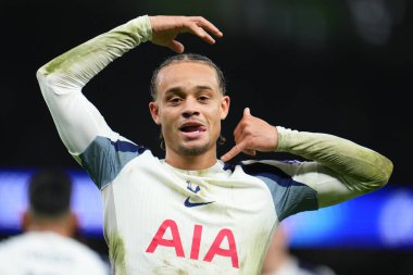 Tottenham Hotspur 'dan Xavi Simons, UEFA Şampiyonlar Ligi Maçı' nda Tottenham Hotspur 'a karşı Slavia Prag maçında 9 Aralık 2025' te Tottenham Hotspur Stadyumu, Londra 'da golü kutluyor. 