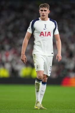 Tottenham Hotspur 'dan Micky van de Ven UEFA Şampiyonlar Ligi Maçı sırasında Tottenham Hotspur, Slavia Prag' a karşı Tottenham Hotspur Stadyumu, Londra, Birleşik Krallık, 9 Aralık 2025 