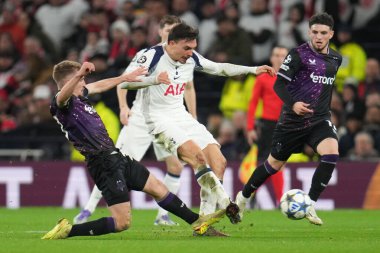 Tottenham Hotspur 'dan Joao Palhinha, 9 Aralık 2025' te Tottenham Hotspur Stadyumu 'nda Tottenham Hotspur' a karşı oynanan 8 Tottenham Hotspur 'un 6. Maçı sırasında baskı altında geçmeye çalıştı. 