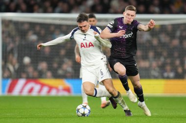 Tottenham Hotspur 'dan Joao Palhinha UEFA Şampiyonlar Ligi Maçı sırasında Tottenham Hotspur, Slavia Prag' a karşı Tottenham Hotspur Stadyumu, Londra, İngiltere, 9 Aralık 2025 