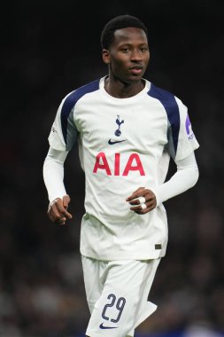 Tottenham Hotspur 'dan Pape Matar Sarr UEFA Şampiyonlar Ligi Maçı sırasında Tottenham Hotspur, Slavia Prag' a karşı Tottenham Hotspur Stadyumu, Londra, Birleşik Krallık, 9 Aralık 2025 